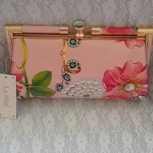 Le Miel pink pearl and flower clutch